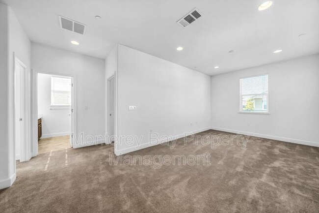 Building Photo - 3008 Lighthouse Ln
