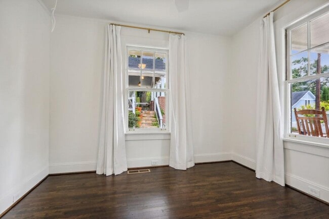 Building Photo - 2140 Fairhaven Cir NE
