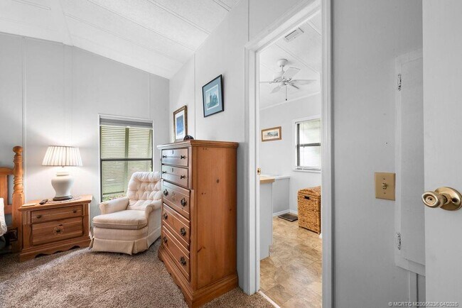 Building Photo - 7894 SE Saratoga Dr