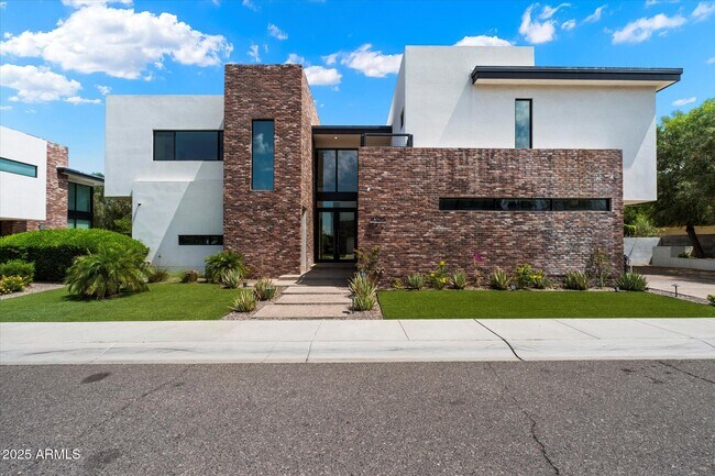 Building Photo - 4525 N 36th Way