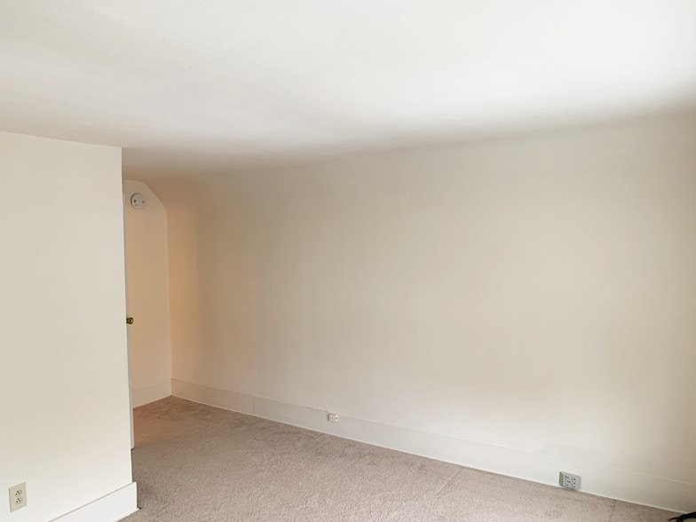 Building Photo - 423 Gotham St