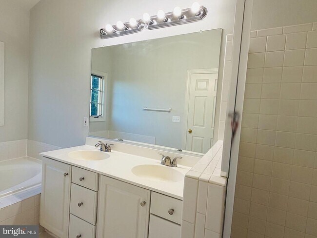 Building Photo - 25352 Herring Creek Dr