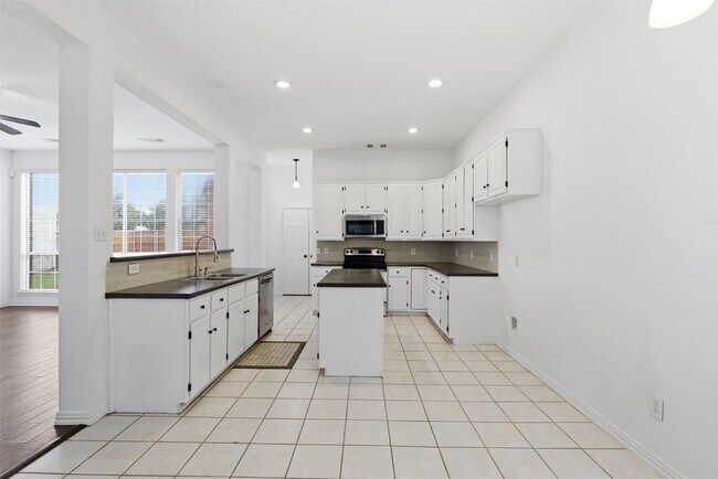 Building Photo - 3221 Corning Dr