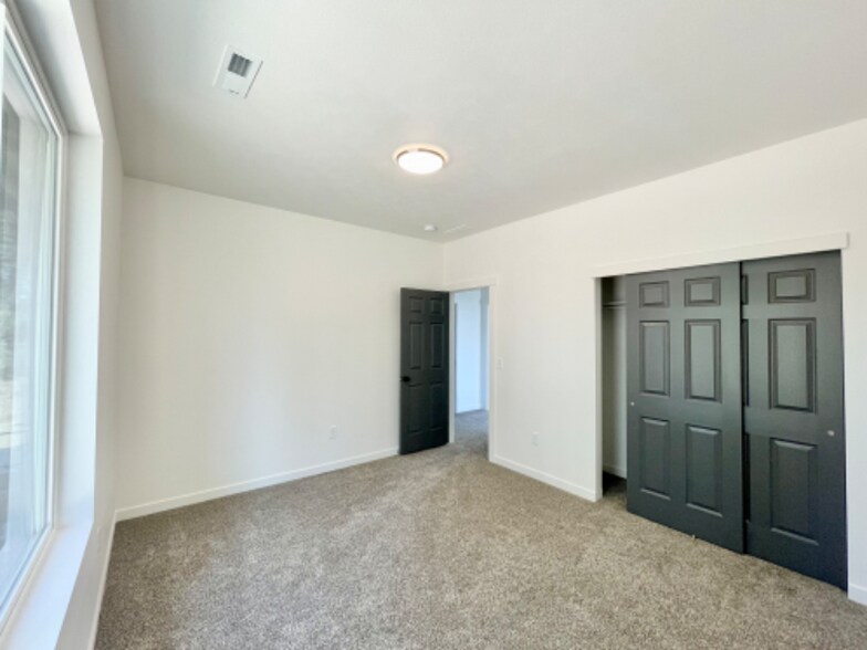 Building Photo - 12815 N Jaydee Ln