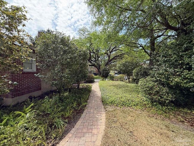 Building Photo - 1721 N 16th Ave