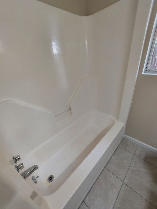 Building Photo - 2006 Heidt St