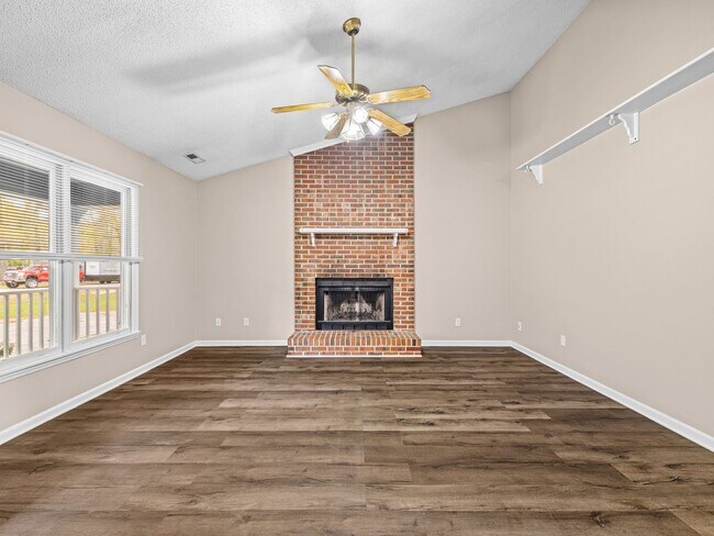 Building Photo - Willow Springs Home