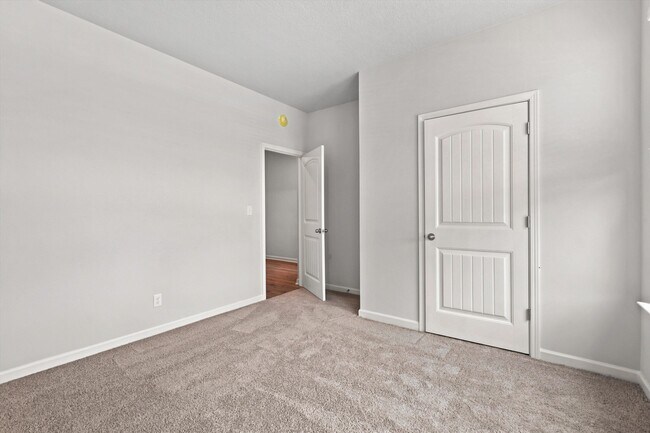 Building Photo - 320 Windemere Lp
