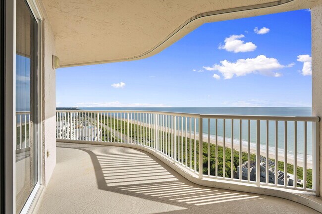 Building Photo - 5051 N Hwy A1A