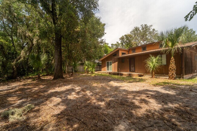 Building Photo - 3/2 Single-Family Shores Home