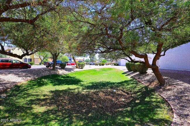 Building Photo - 4805 E Kachina Trail