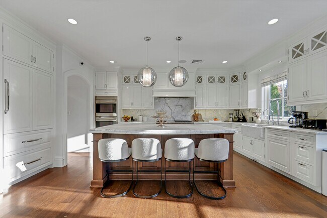 Building Photo - 373 Hardenburgh Ave