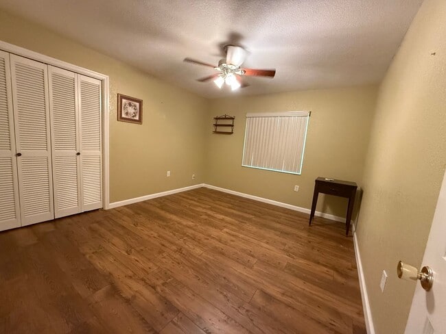 Building Photo - 5 Acre Home!!!!