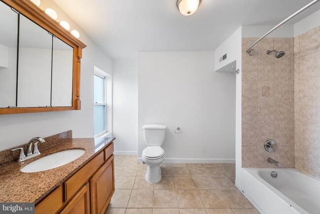 Building Photo - 2454 Amber St