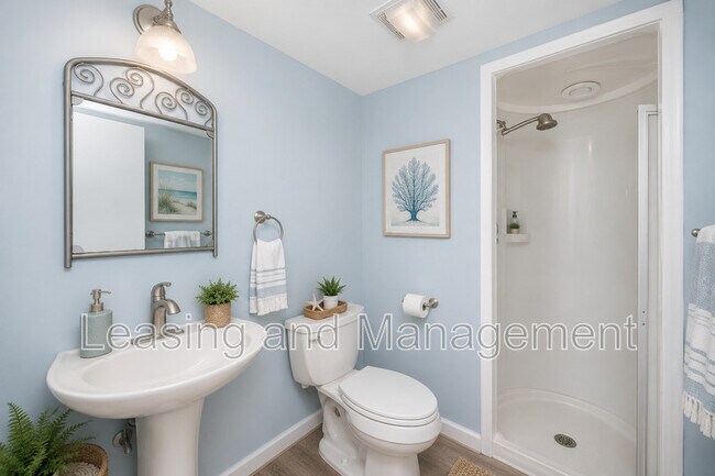 Building Photo - 242 Little Oak Island Dr