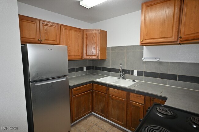 Building Photo - 2334 N Lamb Blvd