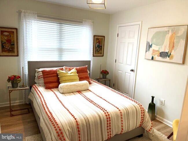 Building Photo - 216 5th St