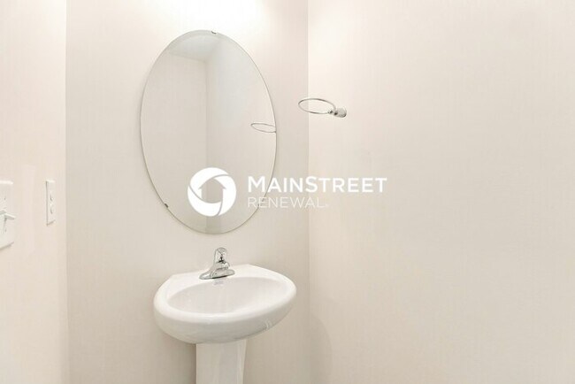 Building Photo - 3 Bedroom Pet-Friendly Home in Charlotte, NC with Main Street Renewal