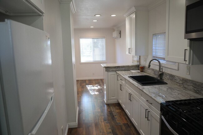 Building Photo - Charming 1BR House in San Fernando