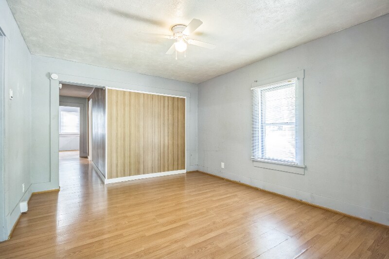 Building Photo - 2109 E Prairie Ave