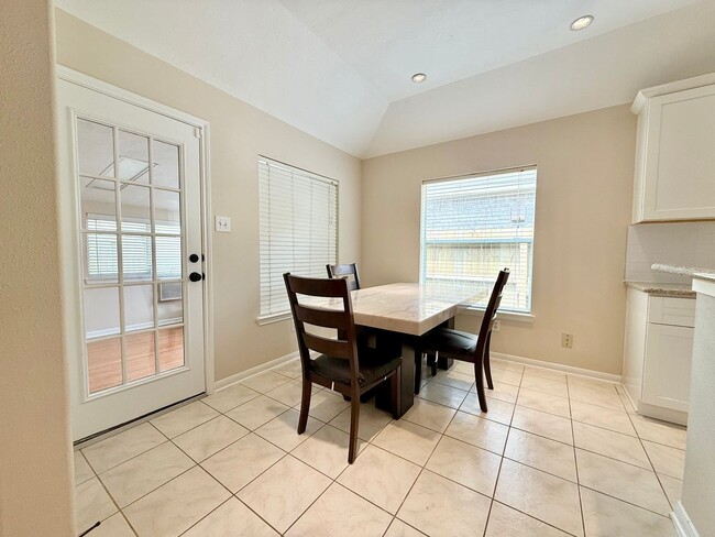 Building Photo - Gorgeous One Story Home in Sugar Land, TX