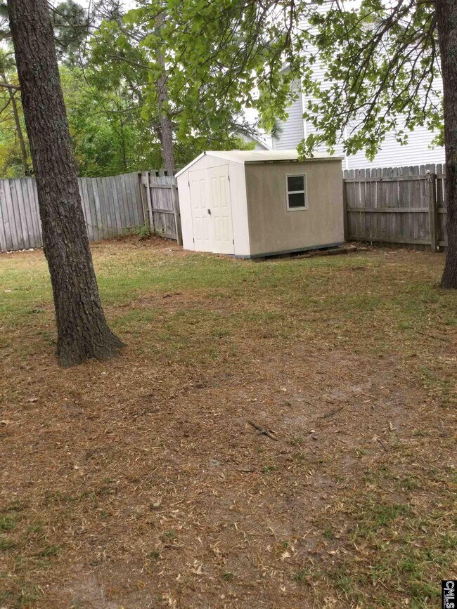 Building Photo - 15 Lamplighter Ct