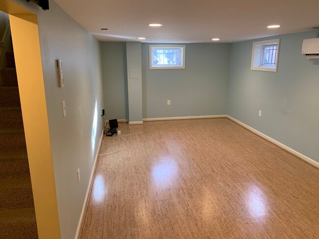 Building Photo - 524 Whittier St NW