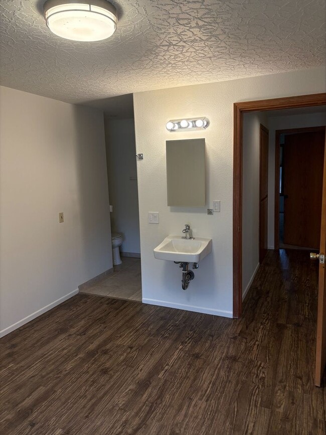 Building Photo - Felida 4 Bedroom with ADA bathroom