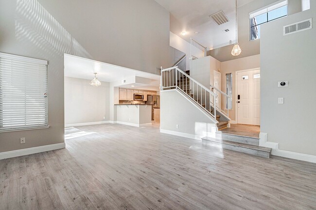Building Photo - Gorgeous 2 Bedroom home in Desert Shores Racquet Club!