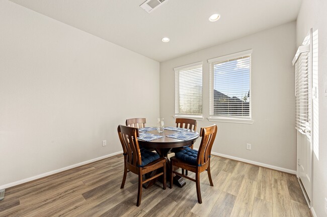 Building Photo - 9415 Summer River Dr