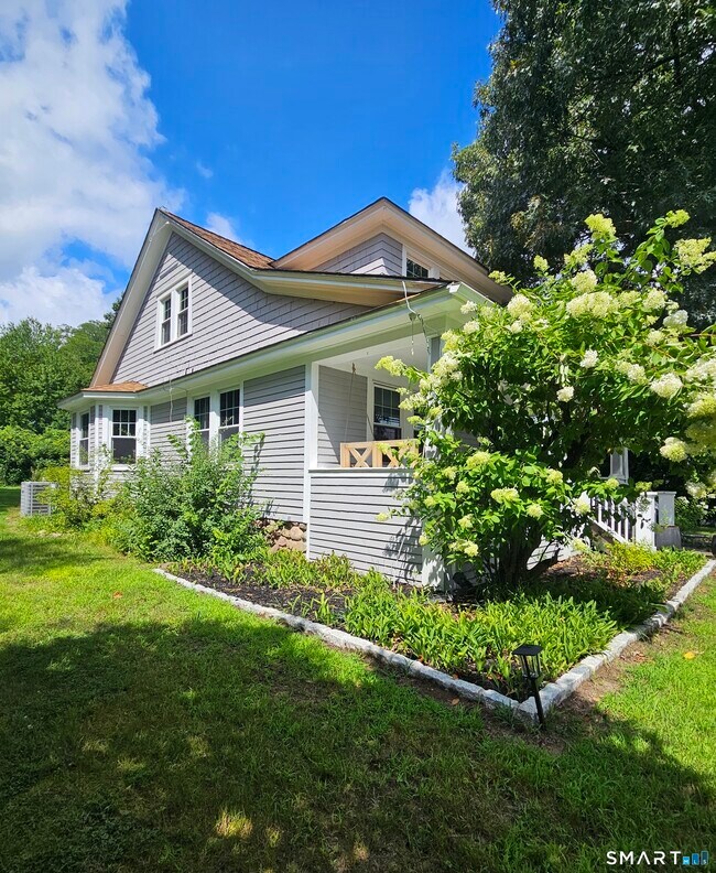 Building Photo - 188 Plainville Ave