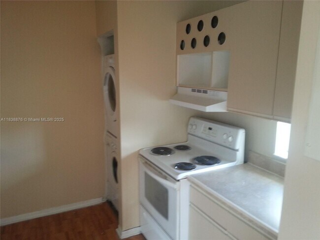 Building Photo - 465 SW 86th Ave