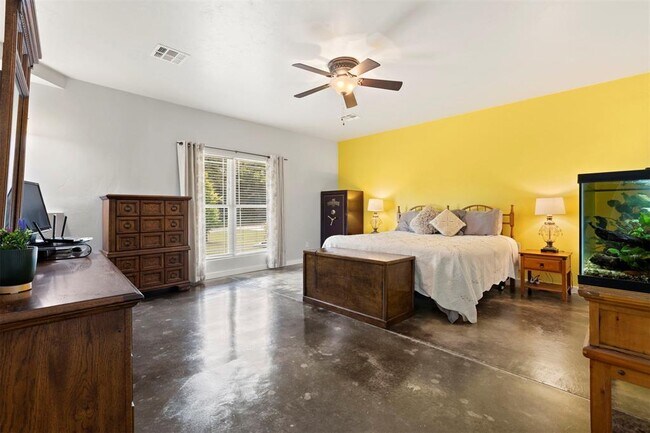 Building Photo - 421 Sweetbough St