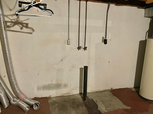 Building Photo - 10002 Livingston Ave