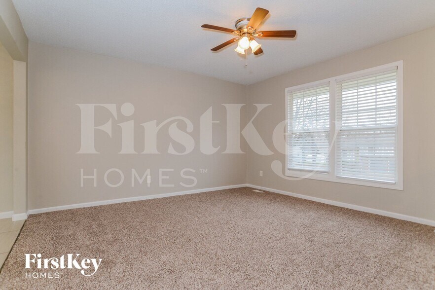 Building Photo - 615 N Pine St