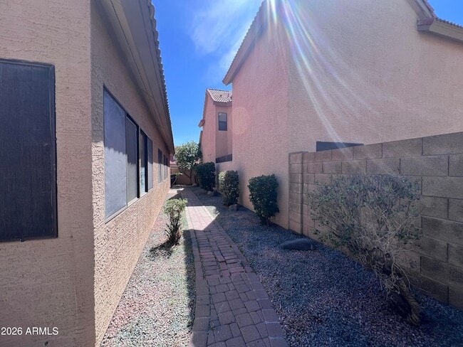 Building Photo - 4568 W Ivanhoe St