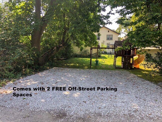 Building Photo - BEAUTIFUL 3 Bedroom, 1 bath with NEWER Ren...