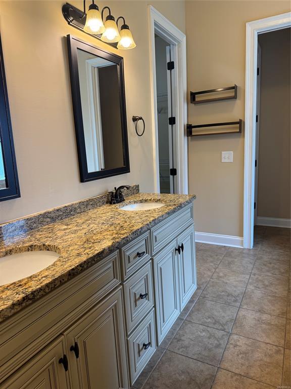 Building Photo - 436 Sydney Dr N