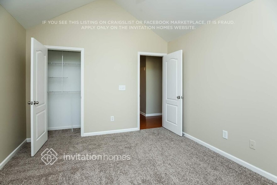 Building Photo - 1029 S Creek Dr