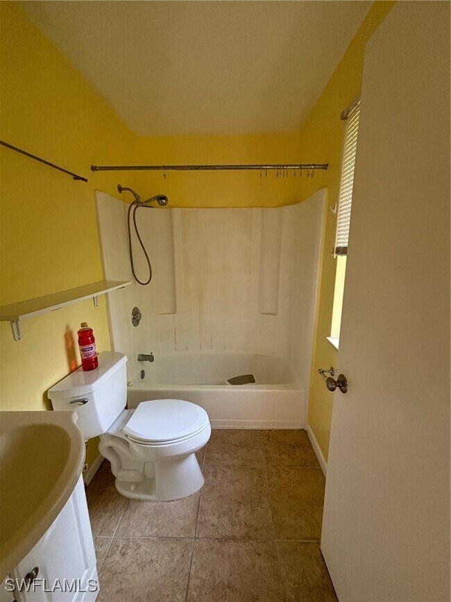 Building Photo - 5386 16th Pl SW