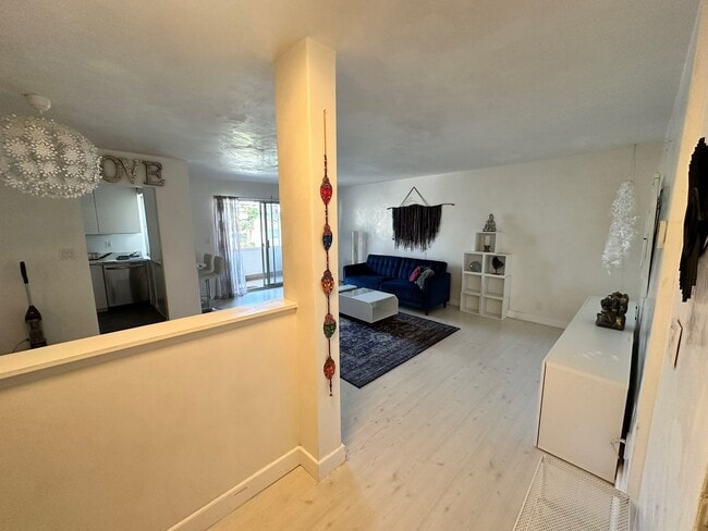 Building Photo - 5625 N Sumner Wy