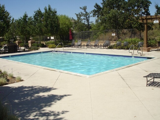 Building Photo - Creekside 3 Bedroom Townhome for Rent in V...