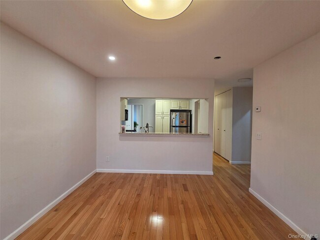 Building Photo - 207-25 Darren Dr