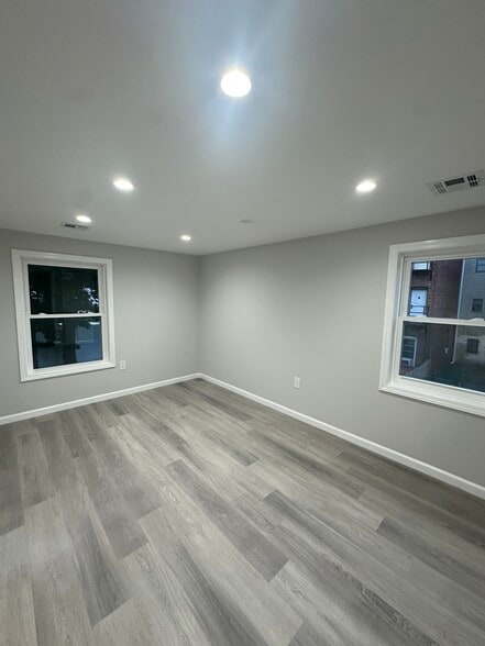 Larger BR - 30 New St