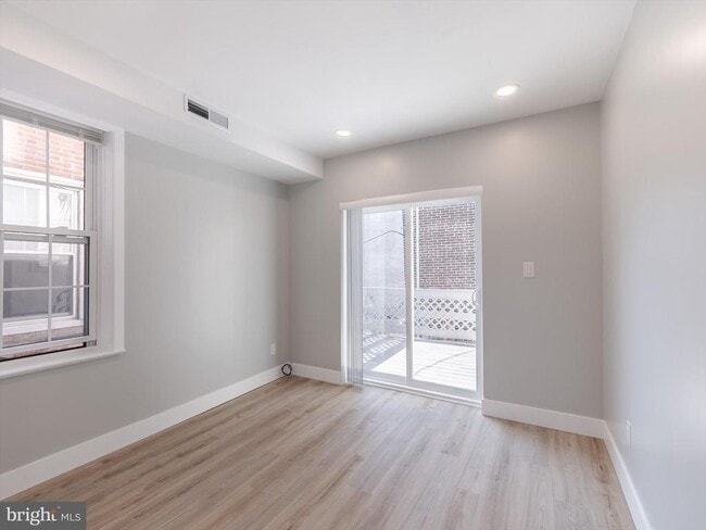 Building Photo - 672 N 19th St