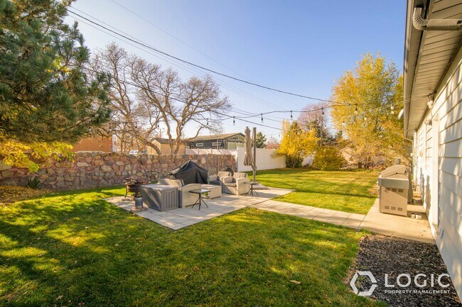 Building Photo - Stunning Home in Cottonwood Heights!!