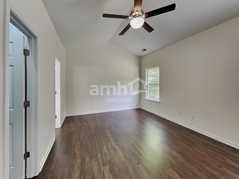 Building Photo - 13520 Planters Row Dr