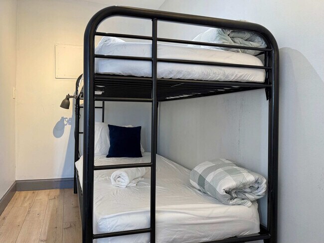 Building Photo - 215 Piedmont Ave NE