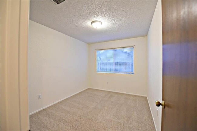 Building Photo - 805 Lone Tree Ct