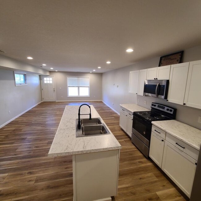 Building Photo - 2503 S Hanna St